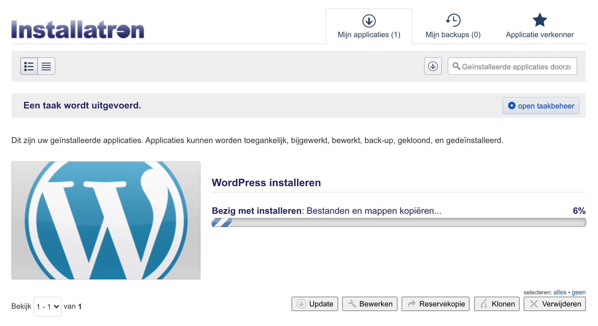 Venster die het installeren van WordPress weergeeft