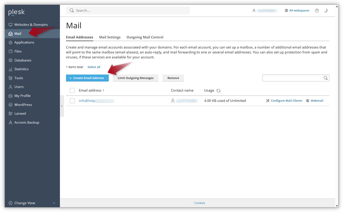Screenshot van Plesk waar een pijl naar Mail wijst en een andere pijl naar de knop Create E-mail account