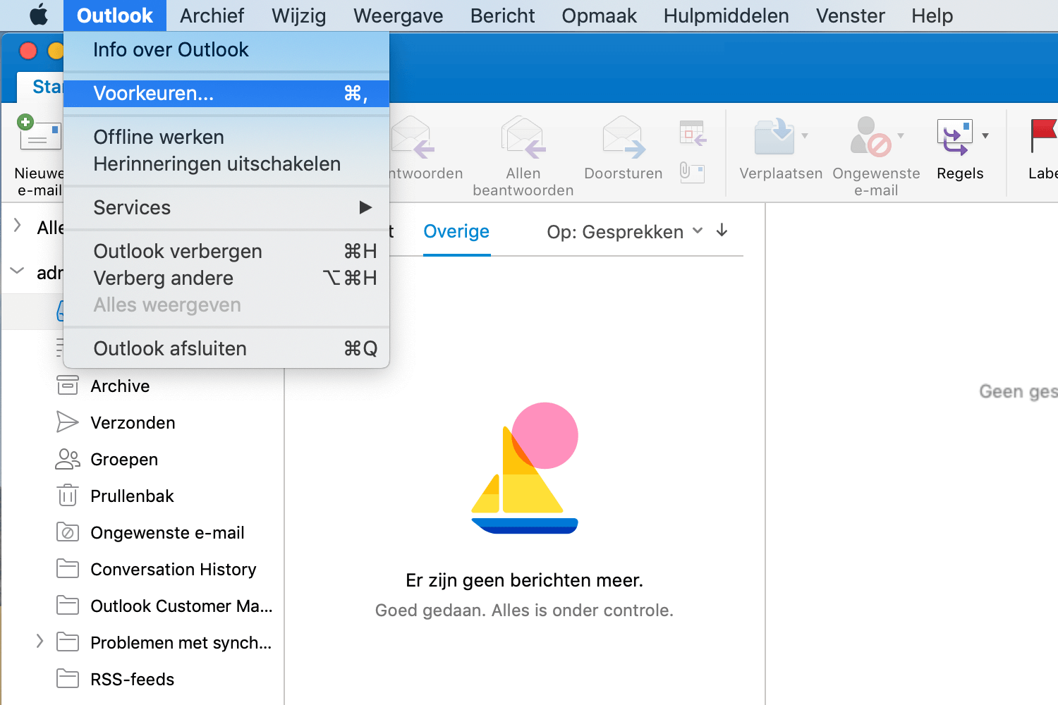 Ga bovenin het menu naar 'Outlook' → 'Voorkeuren'.